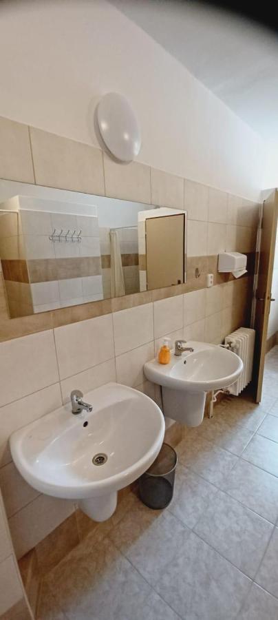 Penzion A Restaurace U Jezirka Hrimezdice Экстерьер фото